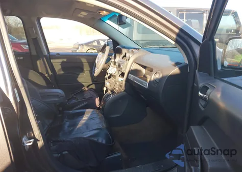 2017 Jeep Compass Sport 4X4 z USA, uszkodzony, nr VIN 1C4NJDBB0HD129207